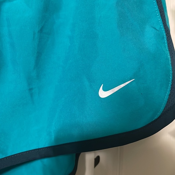 Nike running shorts - Picture 2 of 4